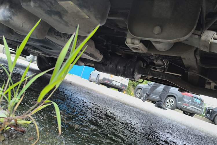 Used Dongfeng Yufeng 2023 V9+ 2.0T Manual Front-Drive Multi-Function Short-Chassis Mid-Height 5/6-Seater Chassis Rear Left