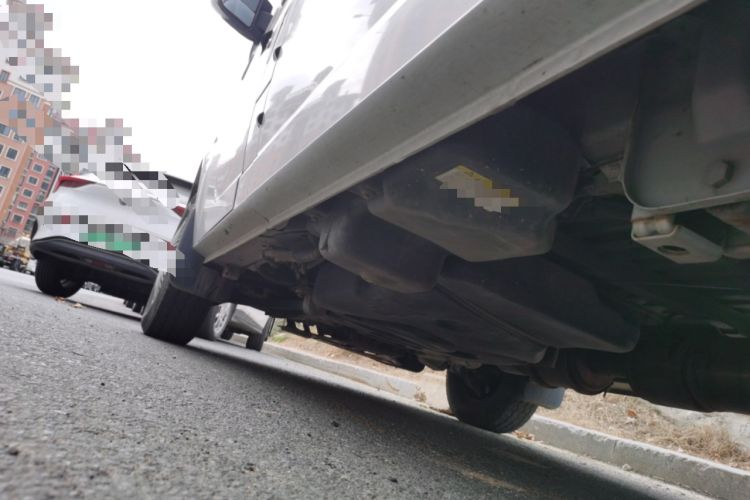 Used Dongfeng Yufeng 2023 V9+ 2.3T Manual Front-Drive Van Short Wheelbase Mid-Roof 3-Seater Chassis Rear Left