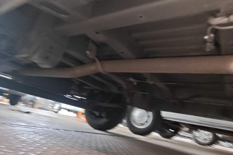 Used Dongfeng Yufeng 2023 V9+ 2.0T Automatic Front-Drive Multi-Function Mid-Roof 7/8/9-Seater Chassis Rear Left