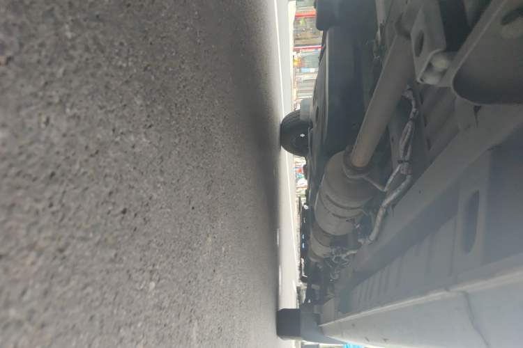 Used Dongfeng Yufeng 2023 V9+ 2.0T Manual Front-Wheel-Drive Multi-Function Mid-Roof Van with 7/8/9 Seats Chassis Rear Right