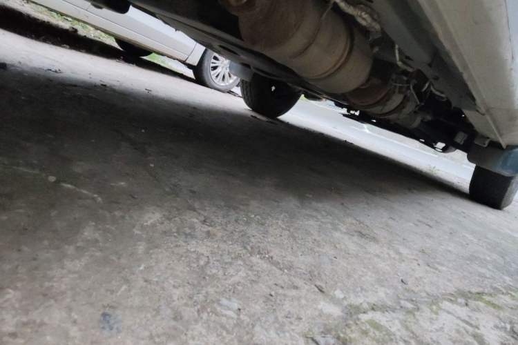 Used Dongfeng Yufeng 2023 V9+ 2.0T Manual Front-Drive Multi-Function Short-Chassis Mid-Height 5/6-Seater Chassis Rear Right