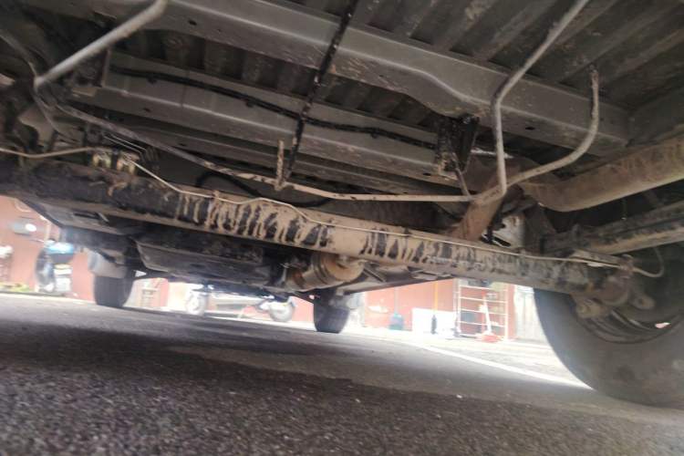 Used Dongfeng Yufeng 2023 V9+ 2.0T Manual Front-Wheel-Drive Multi-Function Short-Chassis Low-Roof 5/6-Seater Chassis Rear