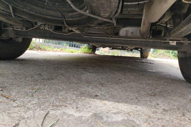 Used Dongfeng Yufeng 2023 V9+ 2.0T Manual Front-Wheel-Drive Multi-Function Mid-Roof Van with 7/8/9 Seats Chassis Rear
