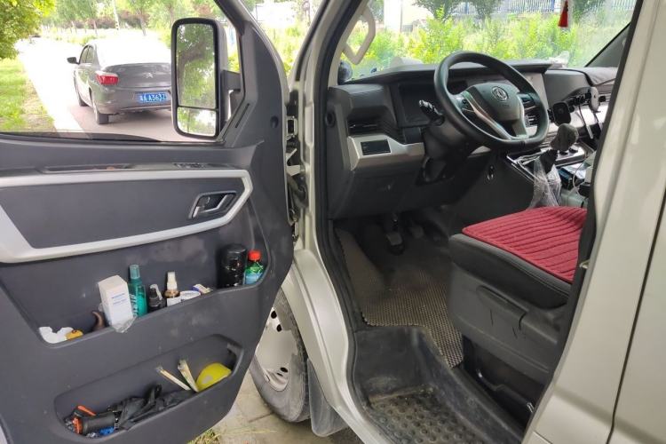 Used Dongfeng Yufeng 2023 V9+ 2.0T Manual Front-Wheel-Drive Multi-Function Mid-Roof Van with 7/8/9 Seats Driver Seat