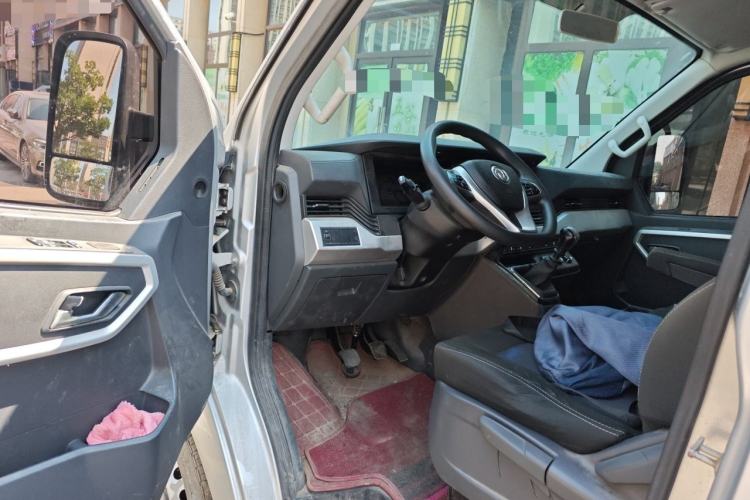 Used Dongfeng Yufeng 2023 V9+ 2.0T Manual Front-Wheel-Drive Multi-Function Mid-Roof Van with 7/8/9 Seats Driver Seat