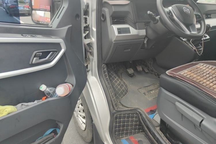 Used Dongfeng Yufeng 2023 V9+ 2.0T Manual Front-Wheel-Drive Multi-Function Mid-Roof Van with 7/8/9 Seats Driver Seat