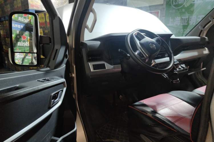 Used Dongfeng Yufeng 2023 V9+ 2.0T Automatic Front-Drive Multi-Function Mid-Roof 7/8/9-Seater Driver Seat