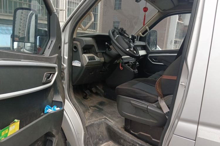Used Dongfeng Yufeng 2023 V9+ 2.3T Manual Rear-Drive Van Long Wheelbase Mid-Roof Design 3-Seater Driver Seat