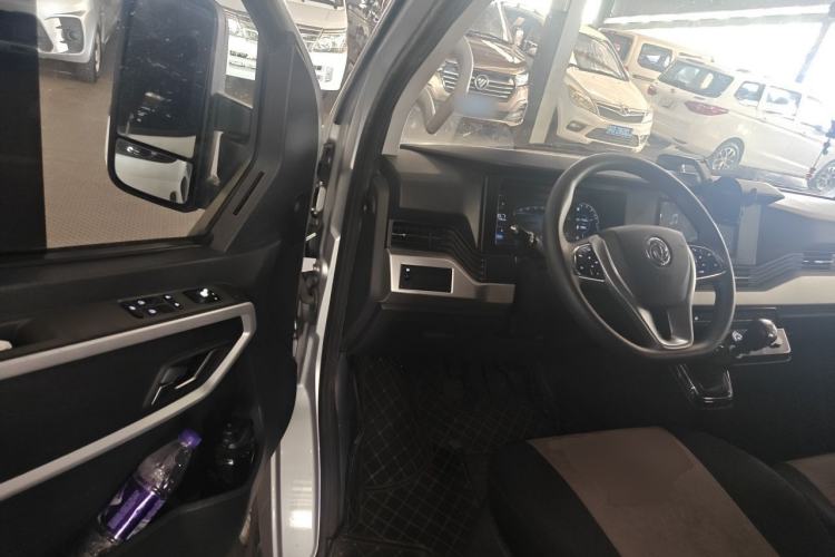 Used Dongfeng Yufeng 2023 V9+ 2.0T Automatic Front-Drive Multi-Function Mid-Roof 7/8/9-Seater Driver Seat