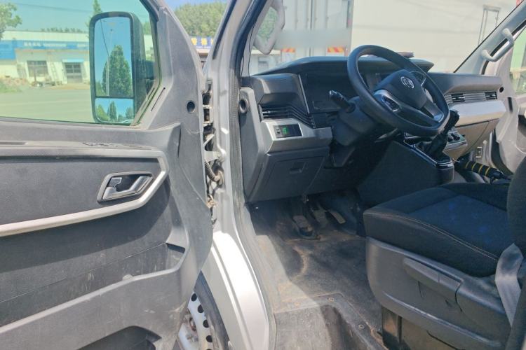 Used Dongfeng Yufeng 2023 V9+ 2.3T Manual Front-Drive Van Long Wheelbase High Roof 3-Seater Driver Seat