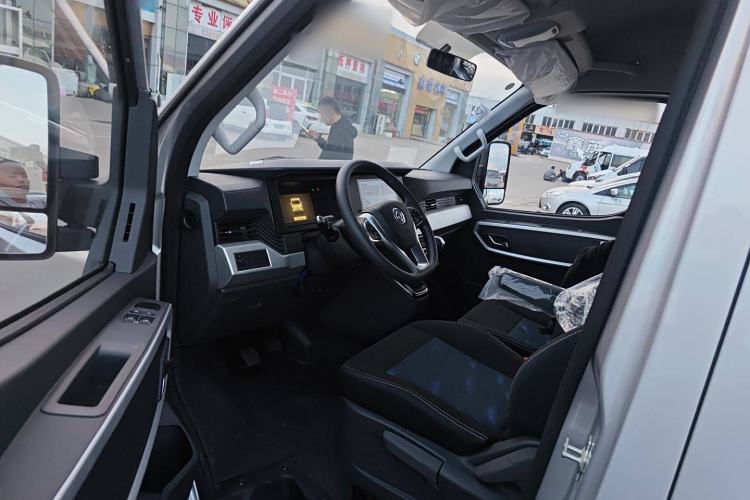 Used Dongfeng Yufeng 2023 V9+ 2.0T Manual Front-Wheel-Drive Multi-Function Mid-Roof Van with 7/8/9 Seats Driver Seat