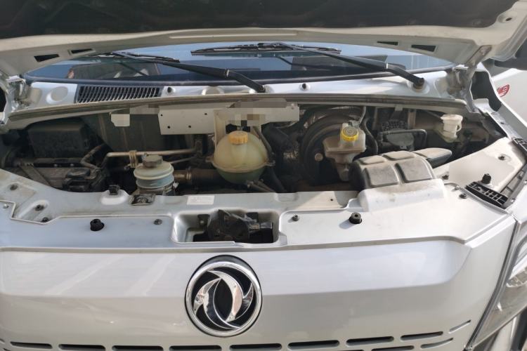 Used Dongfeng Yufeng 2023 V9+ 2.3T Manual Front-Drive Van Short Wheelbase Mid-Roof 3-Seater Engine Bay