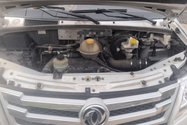 Used Dongfeng Yufeng 2023 V9+ 2.0T Manual Front-Wheel-Drive Multi-Function Mid-Roof Van with 7/8/9 Seats Engine Bay
