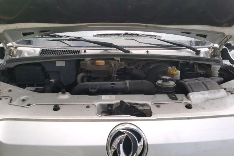 Used Dongfeng Yufeng 2023 V9+ 2.3T Manual Rear-Drive Cargo Van with Dual Rear Tires 3-Seater Engine Bay