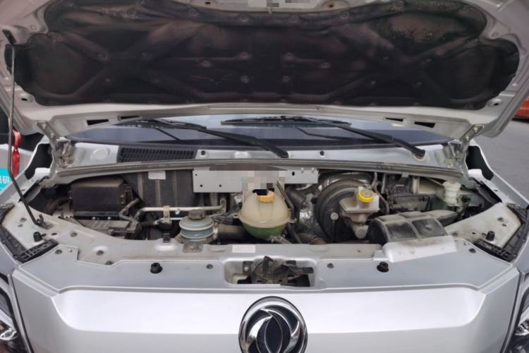 Used Dongfeng Yufeng 2023 V9+ 2.3T Manual Front-Drive Van Short Wheelbase Mid-Roof 3-Seater Engine Bay