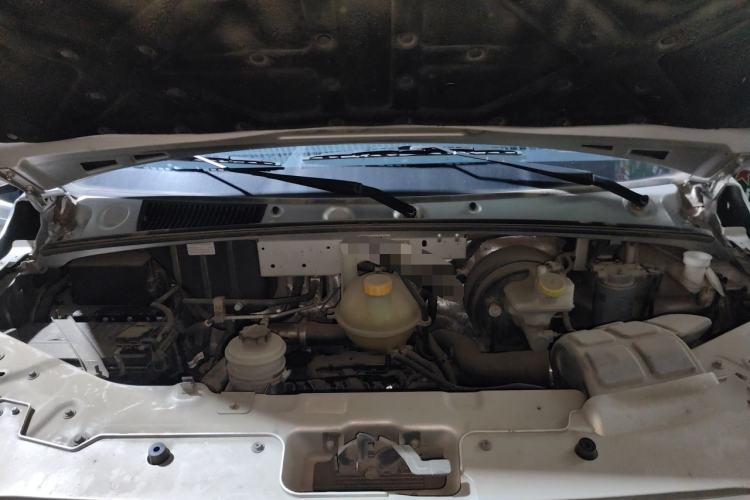 Used Dongfeng Yufeng 2023 V9+ 2.0T Automatic Front-Drive Multi-Function Mid-Roof 7/8/9-Seater Engine Bay