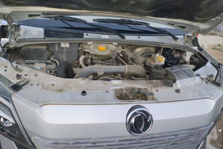 Used Dongfeng Yufeng 2023 V9+ 2.3T Manual Rear-Drive Cargo Van with Dual Rear Tires 3-Seater Engine Bay