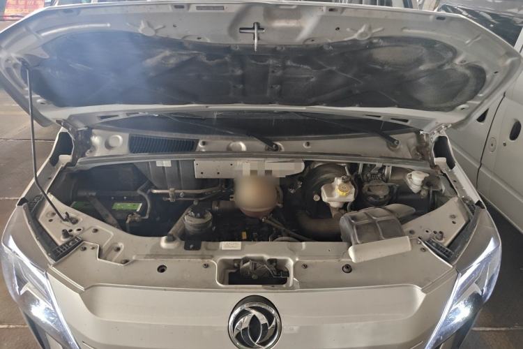 Used Dongfeng Yufeng 2023 V9+ 2.0T Automatic Front-Drive Multi-Function Mid-Roof 7/8/9-Seater Engine Bay