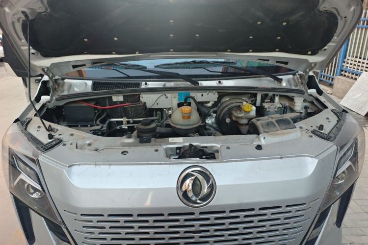 Used Dongfeng Yufeng 2023 V9+ 2.0T Automatic Front-Drive Multi-Function Mid-Roof 7/8/9-Seater Engine Bay