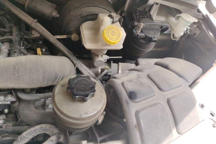 Used Dongfeng Yufeng  Engine Bay Left