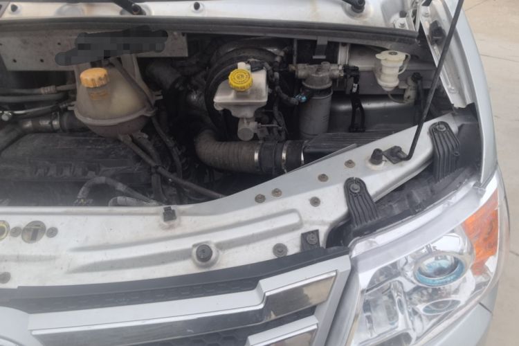 Used Dongfeng Yufeng 2023 V9+ 2.0T Manual Front-Wheel-Drive Multi-Function Mid-Roof Van with 7/8/9 Seats Engine Bay Left