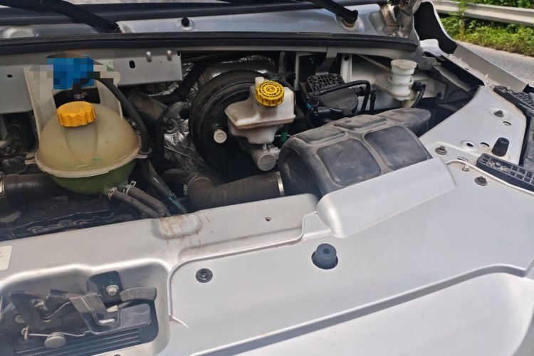 Used Dongfeng Yufeng 2023 V9+ 2.0T Manual Front-Drive Multi-Function Mid-Roof High-Roof 7/8/9-Seater Engine Bay Left