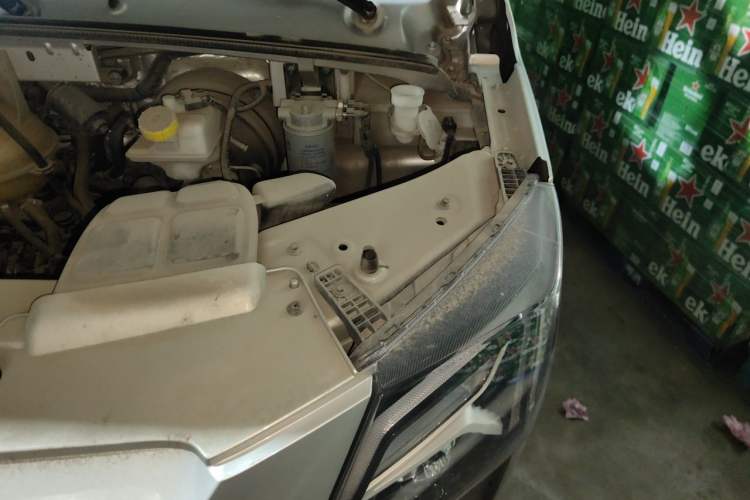 Used Dongfeng Yufeng 2023 V9+ 2.0T Automatic Front-Drive Multi-Function Mid-Roof 7/8/9-Seater Engine Bay Left