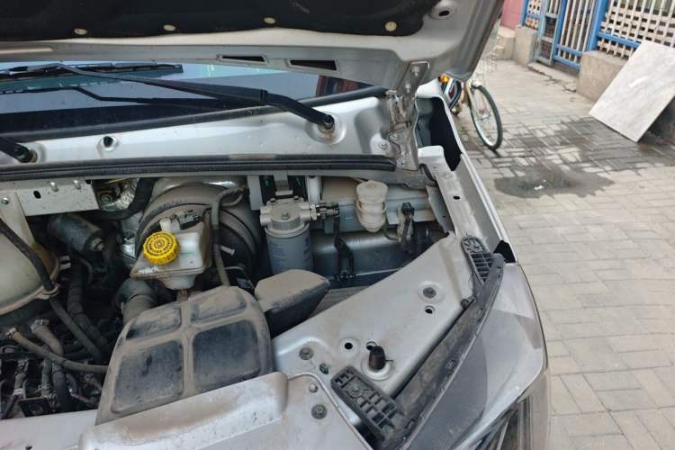 Used Dongfeng Yufeng 2023 V9+ 2.0T Automatic Front-Drive Multi-Function Mid-Roof 7/8/9-Seater Engine Bay Left