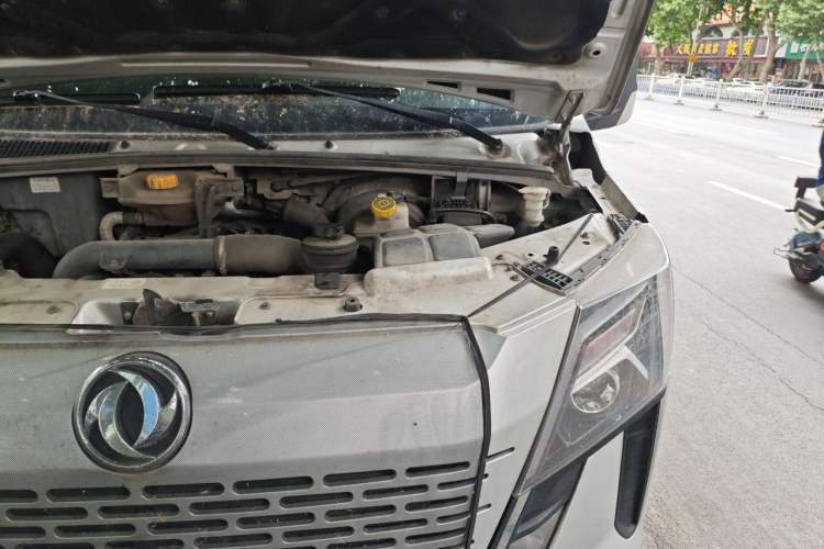 Used Dongfeng Yufeng 2023 V9+ 2.3T Manual Rear-Drive Cargo Van with Dual Rear Tires 3-Seater Engine Bay Left