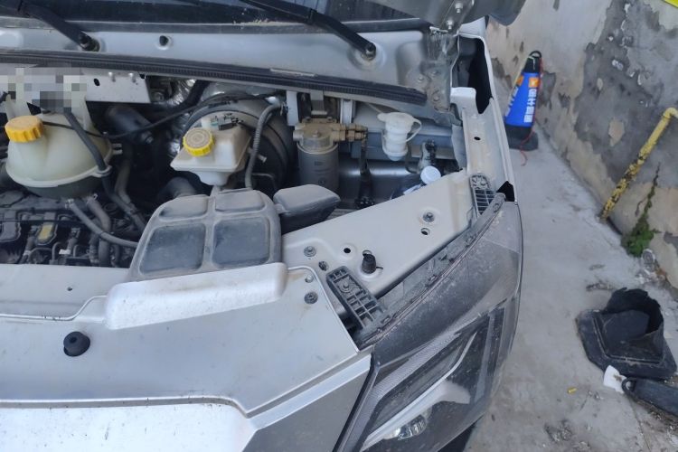 Used Dongfeng Yufeng  Engine Bay Left
