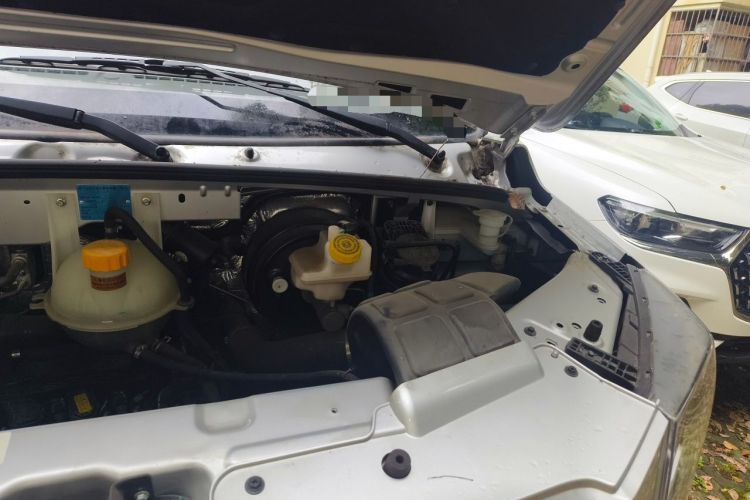Used Dongfeng Yufeng 2023 V9+ 2.0T Manual Front-Wheel-Drive Multi-Function Mid-Roof Van with 7/8/9 Seats Engine Bay Left