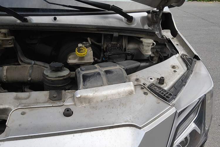 Used Dongfeng Yufeng  Engine Bay Left