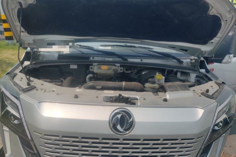 Used Dongfeng Yufeng 2023 V9+ 2.0T Manual Rear-Drive Multi-Function Mid-Height 7/8/9-Seater Engine Bay