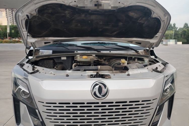 Used Dongfeng Yufeng 2023 V9+ 2.3T Manual Rear-Drive Cargo Van with Dual Rear Tires 3-Seater Engine Bay