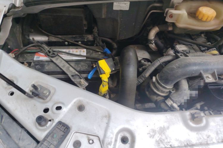 Used Dongfeng Yufeng  Engine Bay Right