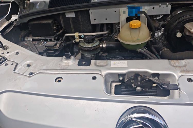 Used Dongfeng Yufeng 2023 V9+ 2.0T Manual Front-Drive Multi-Function Mid-Roof High-Roof 7/8/9-Seater Engine Bay Right