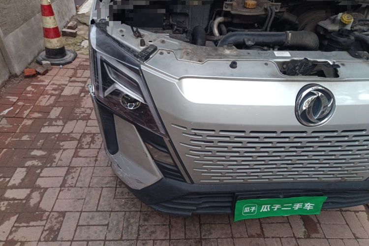 Used Dongfeng Yufeng 2023 V9+ 2.0T Manual Rear-Drive Multi-Function Mid-Height 7/8/9-Seater Engine Bay Right