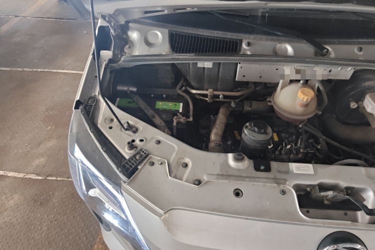 Used Dongfeng Yufeng 2023 V9+ 2.0T Automatic Front-Drive Multi-Function Mid-Roof 7/8/9-Seater Engine Bay Right