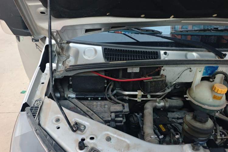 Used Dongfeng Yufeng 2023 V9+ 2.0T Automatic Front-Drive Multi-Function Mid-Roof 7/8/9-Seater Engine Bay Right