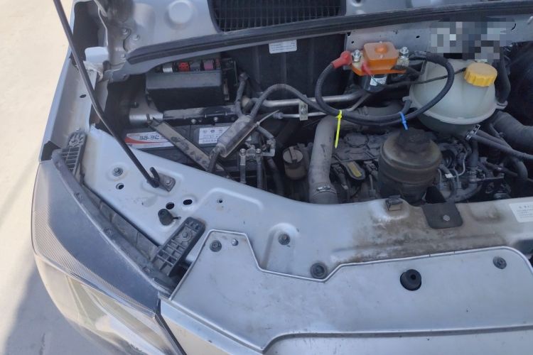 Used Dongfeng Yufeng  Engine Bay Right