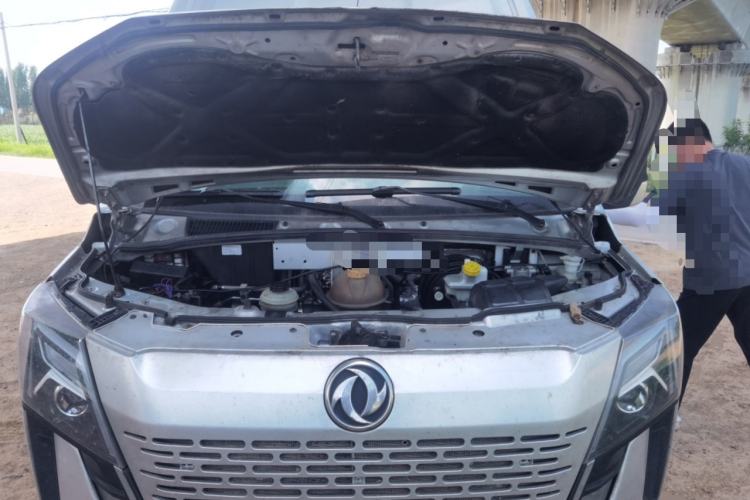 Used Dongfeng Yufeng 2023 V9+ 2.3T Manual Front-Drive Van Long Wheelbase High Roof 3-Seater Engine Bay