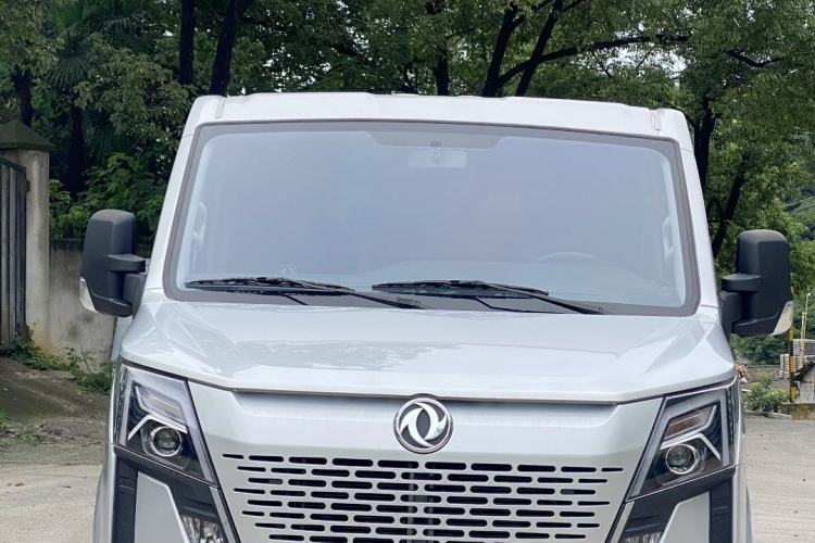 Used Dongfeng Yufeng 2023 V9+ 2.0T Manual Front-Wheel-Drive Multi-Function Short-Chassis Low-Roof 5/6-Seater Exterior 1