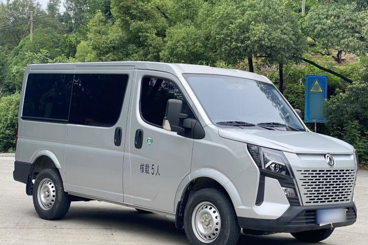 Used Dongfeng Yufeng 2023 V9+ 2.0T Manual Front-Wheel-Drive Multi-Function Short-Chassis Low-Roof 5/6-Seater Exterior 2