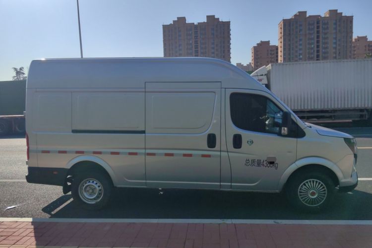 Used Dongfeng Yufeng 2023 V9+ 2.3T Manual Front-Drive Van Long Wheelbase High Roof 3-Seater Exterior 2