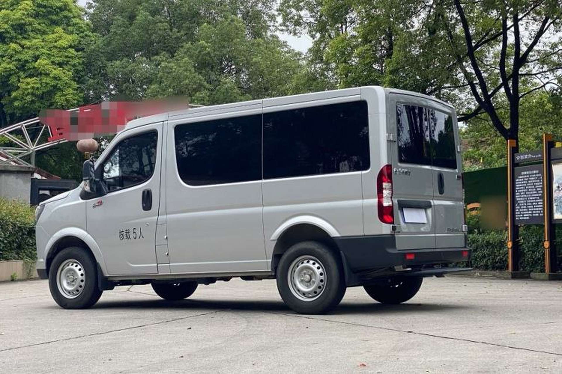 Used Dongfeng Yufeng 2023 V9+ 2.0T Manual Front-Wheel-Drive Multi-Function Short-Chassis Low-Roof 5/6-Seater Exterior 3