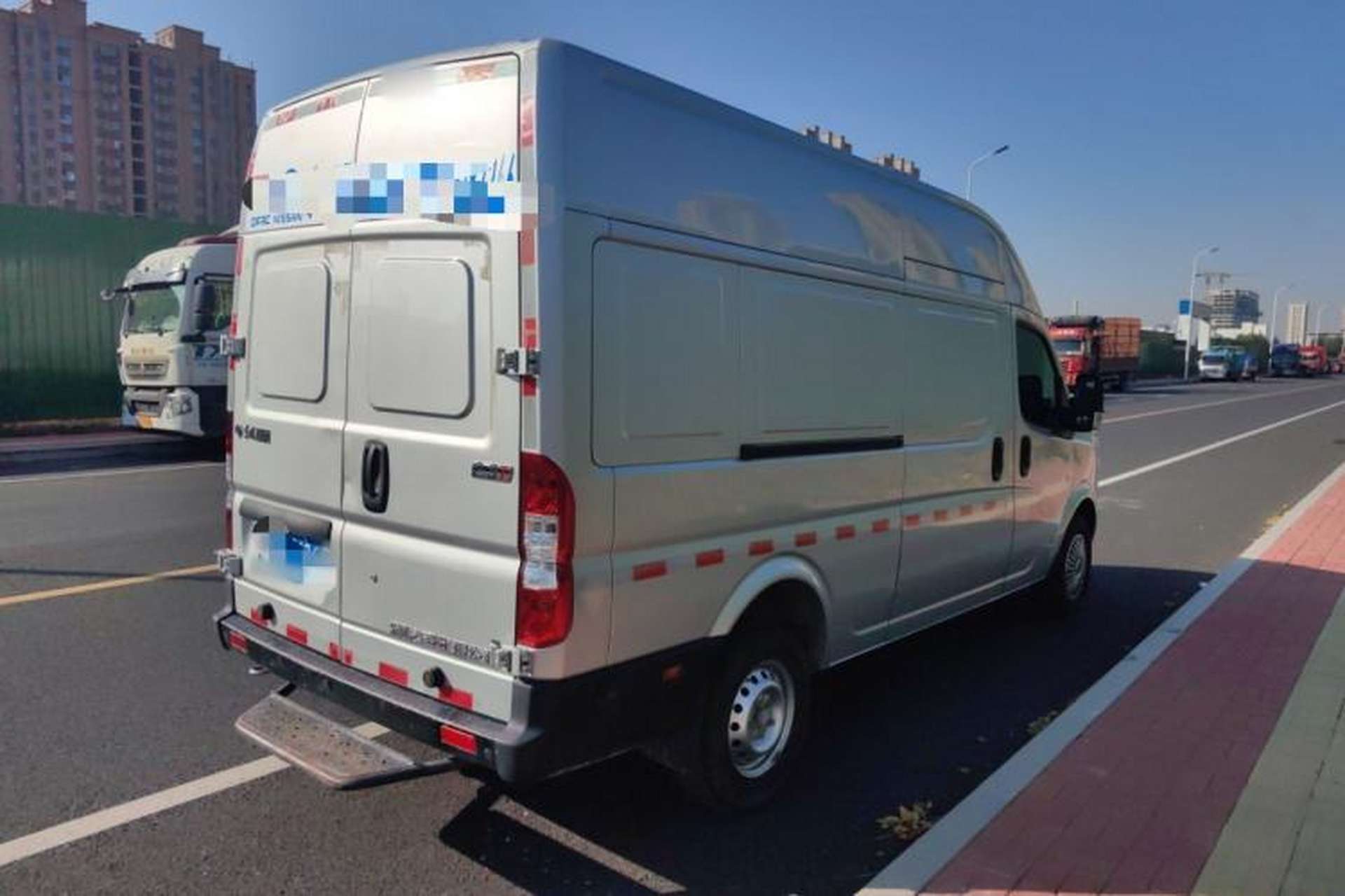 Used Dongfeng Yufeng 2023 V9+ 2.3T Manual Front-Drive Van Long Wheelbase High Roof 3-Seater Exterior 3