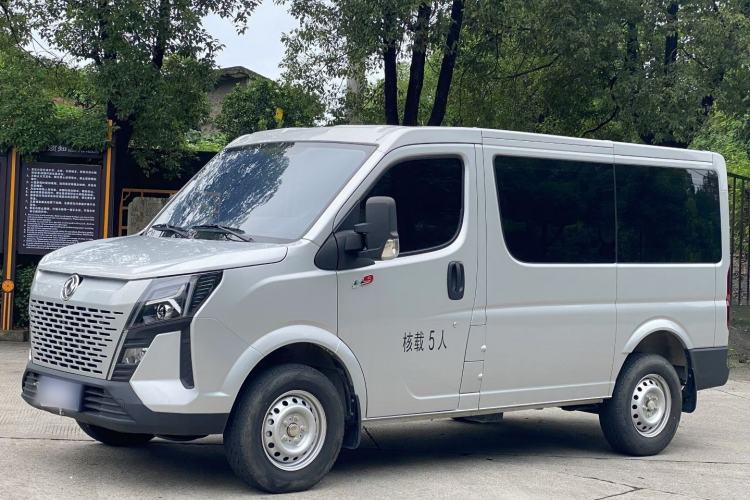 Used Dongfeng Yufeng 2023 V9+ 2.0T Manual Front-Wheel-Drive Multi-Function Short-Chassis Low-Roof 5/6-Seater Exterior 4
