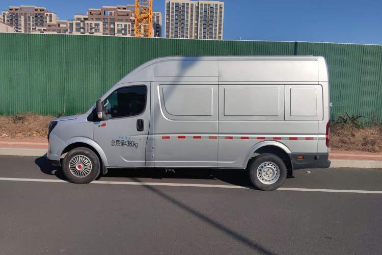 Used Dongfeng Yufeng 2023 V9+ 2.3T Manual Front-Drive Van Long Wheelbase High Roof 3-Seater Exterior 5