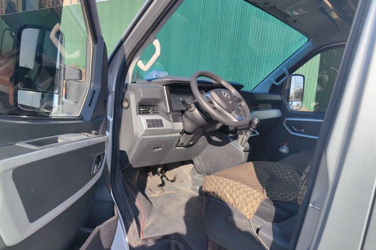 Used Dongfeng Yufeng 2023 V9+ 2.3T Manual Front-Drive Van Long Wheelbase High Roof 3-Seater Exterior 6