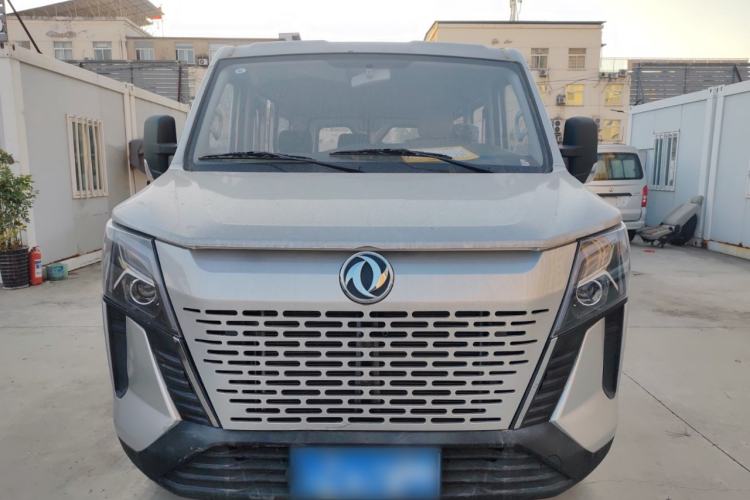 Used Dongfeng Yufeng 2023 V9+ 2.0T Manual Front-Wheel-Drive Multi-Function Short-Chassis Low-Roof 5/6-Seater Front